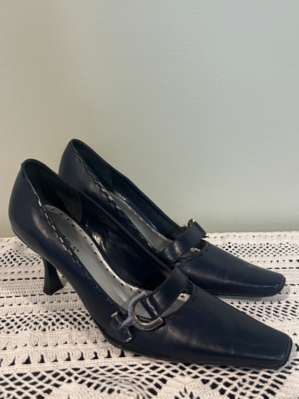 BCBG BCBGirls Navy Blue Pumps Size 7.5 - Picture 2 of 5